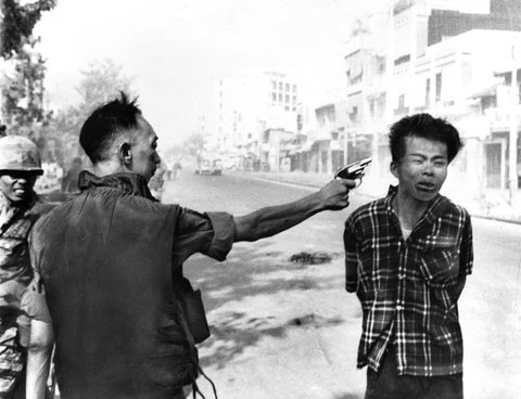 اعدام یک افسر ویت کنگ در سایگون – ۱۹۶۸ – ادی آدامز – اسوشیتدپرس</p>


<p>